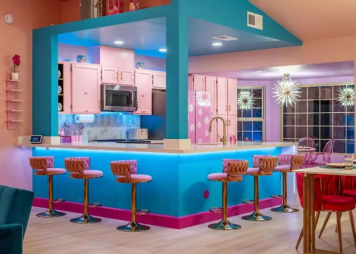 Dollhouse Daydream! Barbie-inspired Holiday home *