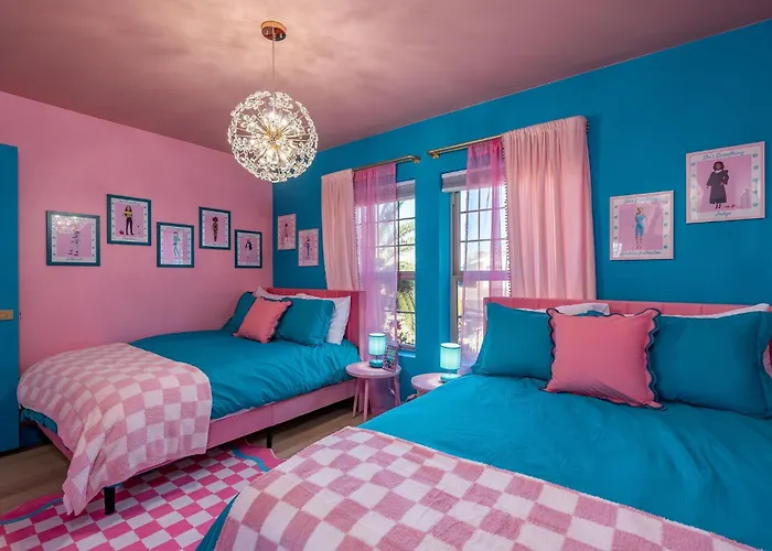 Holiday home Dollhouse Daydream! Barbie-inspired Peoria