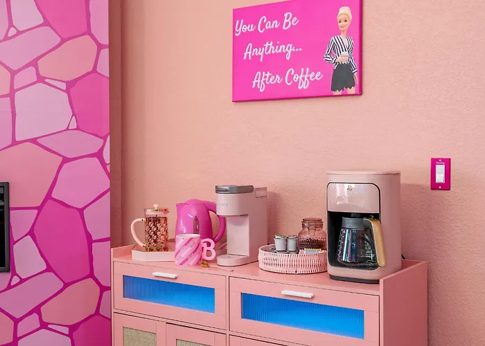 Dollhouse Daydream! Barbie-inspired Holiday home *