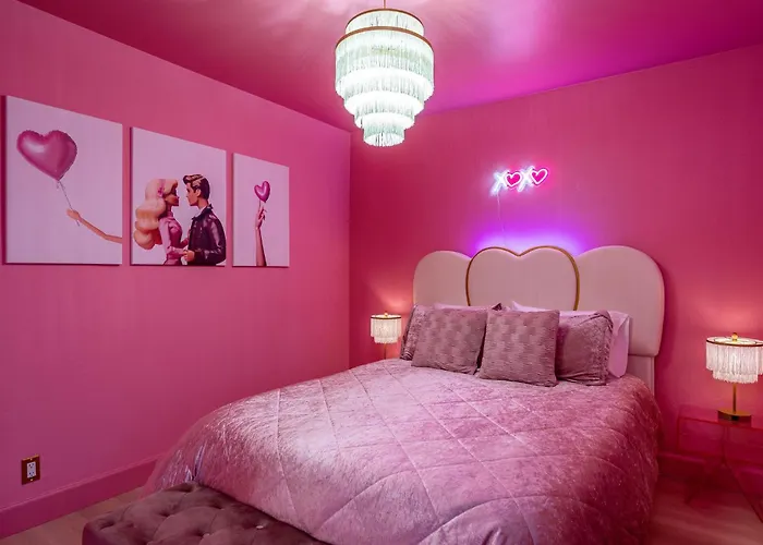 Dollhouse Daydream! Barbie-inspired Holiday home Peoria