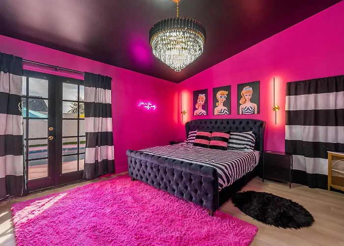 Holiday home Dollhouse Daydream! Barbie-inspired Peoria